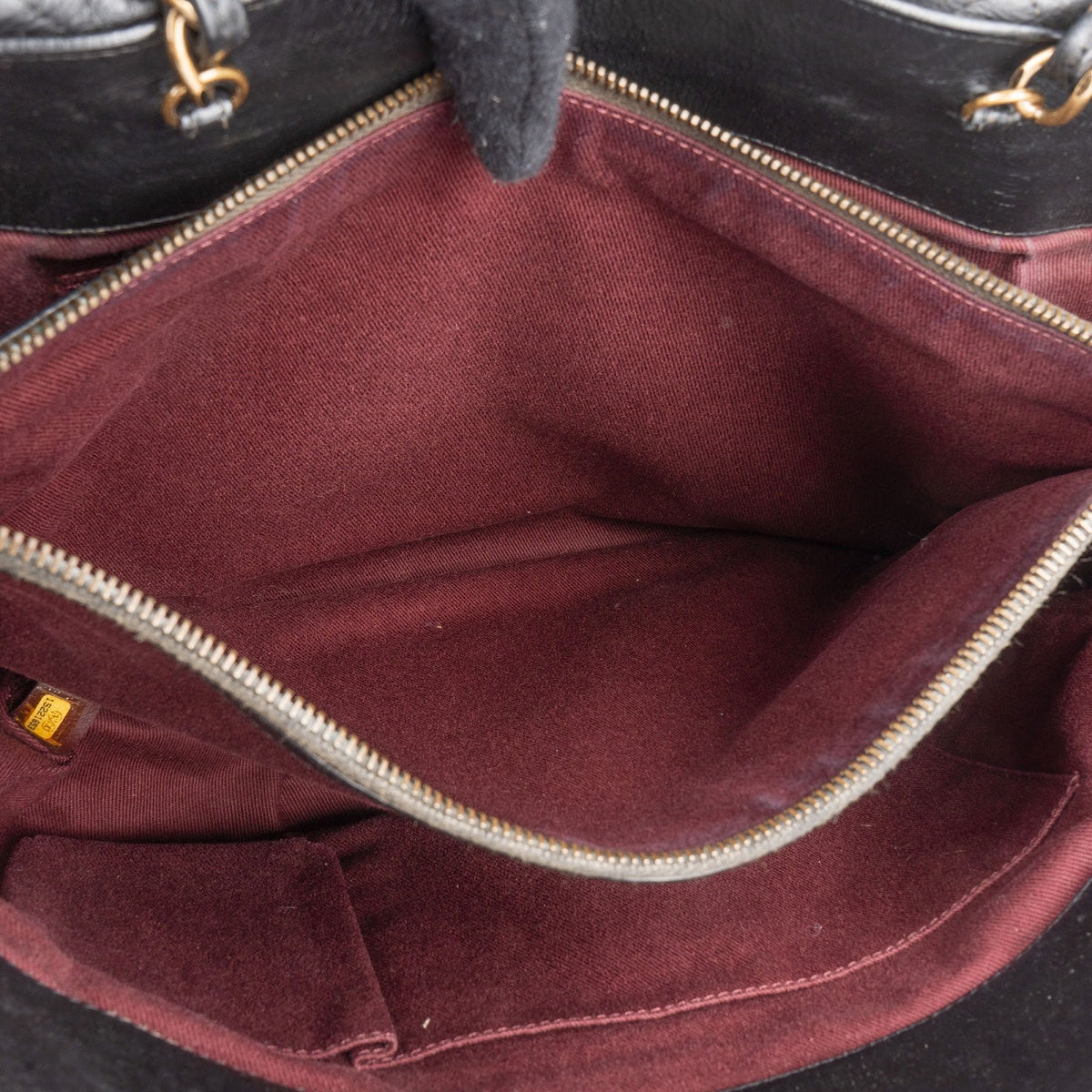 Sac à bandoulière Chanel Istanbul en cuir de veau matelassé avec logo CC