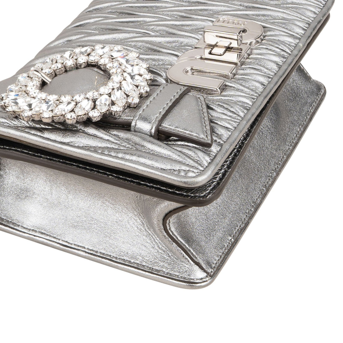 Miu Miu Crossbody mit Kristallen aus silbernem Matelassé-Nappaleder – Ansicht 7