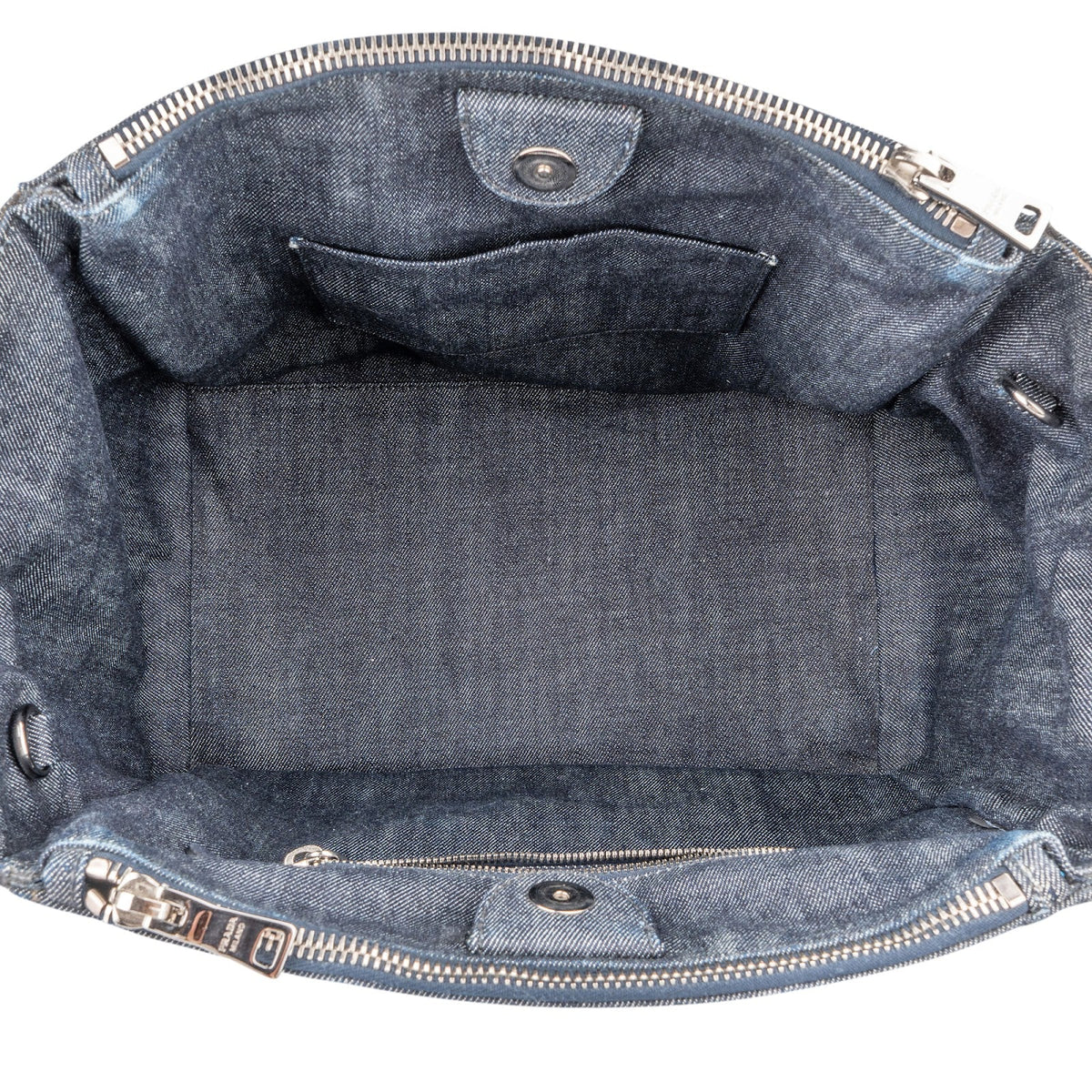 Prada Shopper aus perforiertem Denim mit Nieten – Ansicht 10