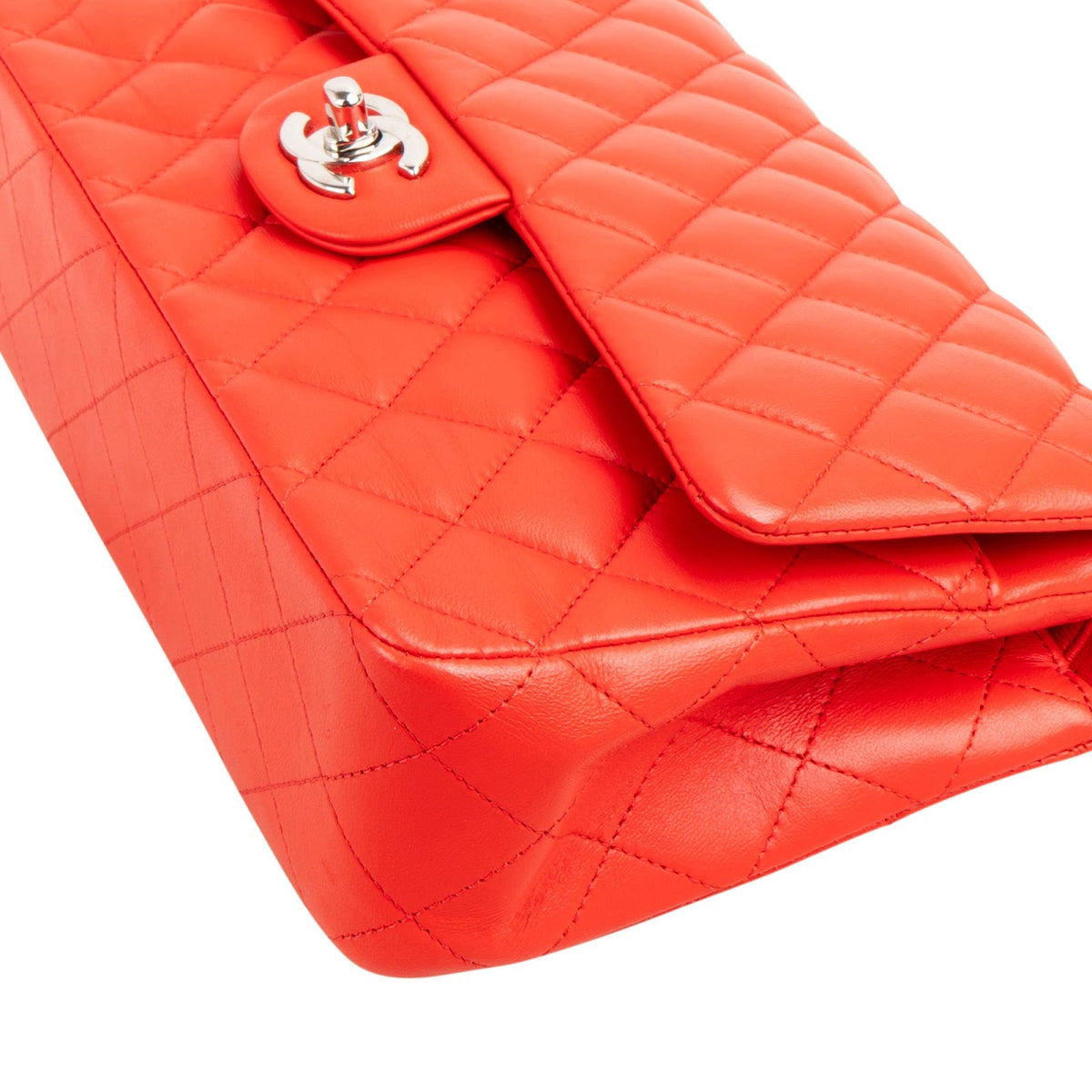 Sac à bandoulière Chanel Medium à double rabat en cuir d'agneau matelassé et palladium