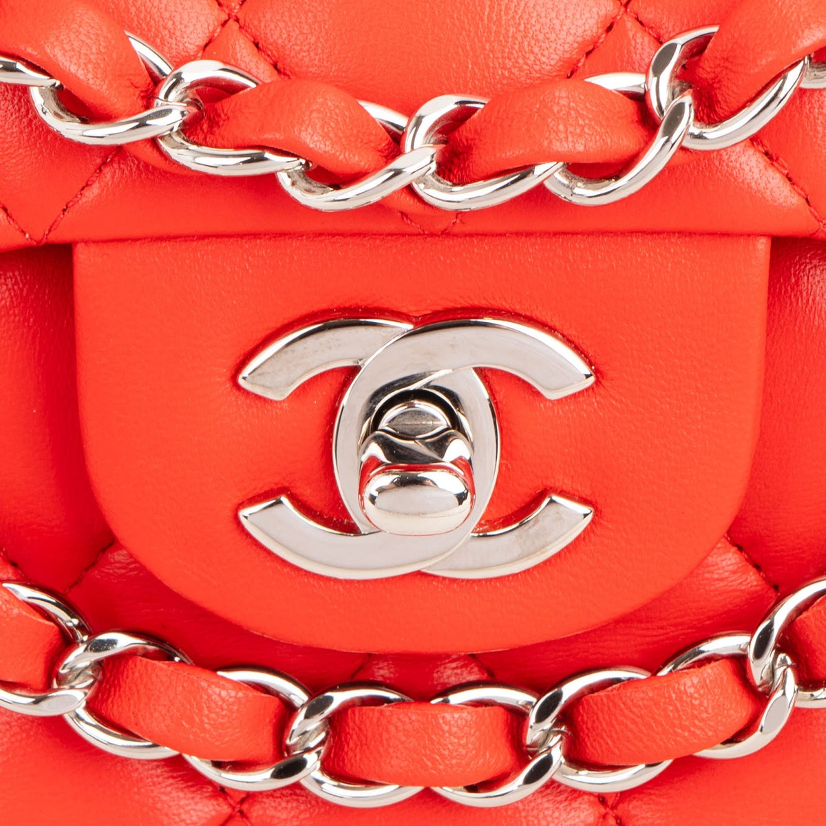 Sac à bandoulière Chanel Medium à double rabat en cuir d'agneau matelassé et palladium