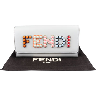 Borsa a tracolla Fendi Wallet on Chain in pelle blu con emblema borchiato
