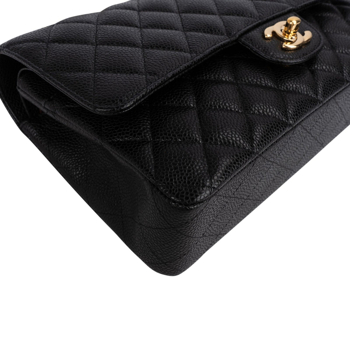 Bolso de hombro Chanel Medium Double Flap en piel caviar acolchada
