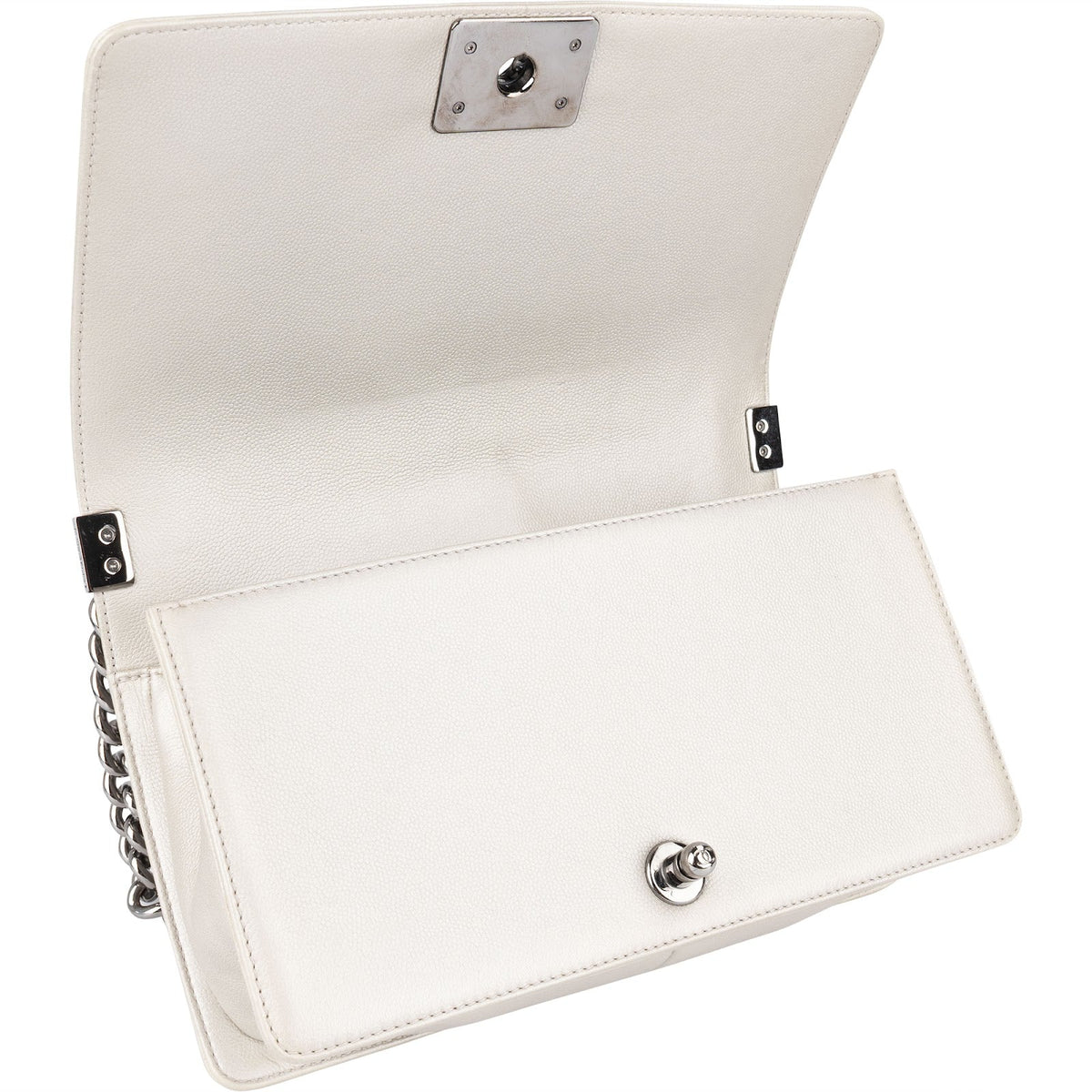 Bolso bandolera Chanel Boy de piel de becerro acolchada con solapa sencilla