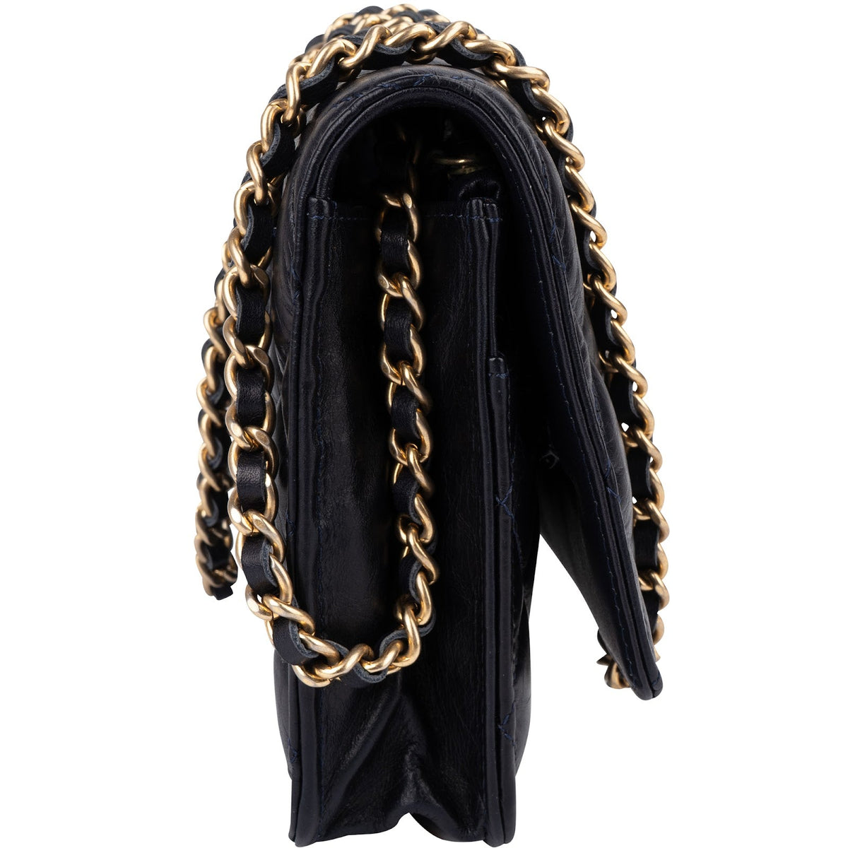 Sac bandoulière Chanel 2.55 Wallet On Chain en cuir d'agneau craquelé bleu marine matelassé
