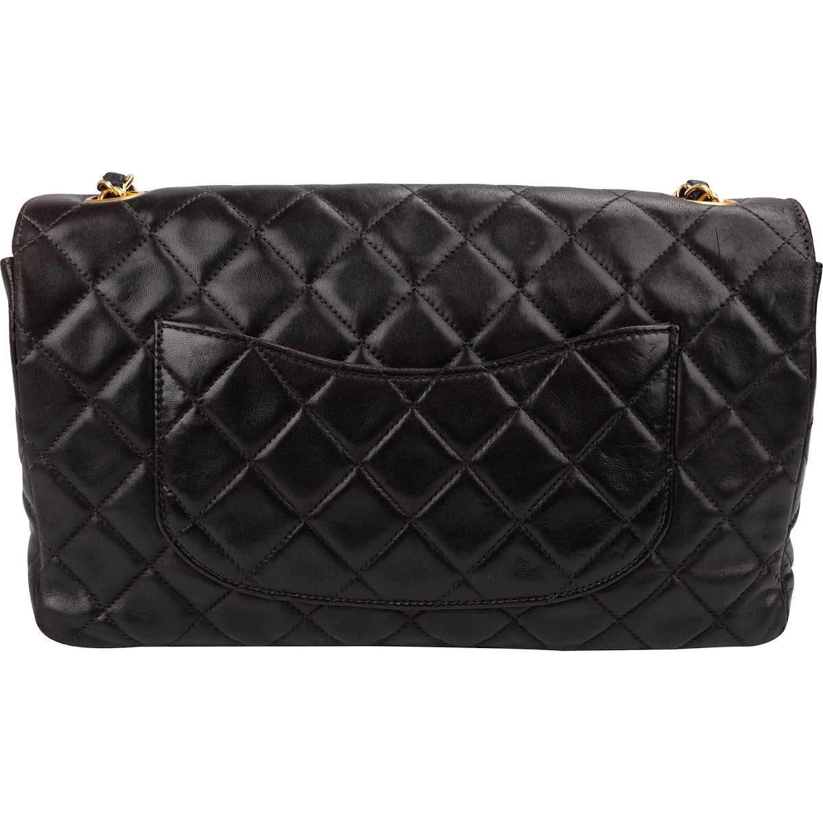 Sac bandoulière Chanel Soft Medium à rabat simple en cuir d'agneau matelassé, pièces métalliques plaquées or 24K