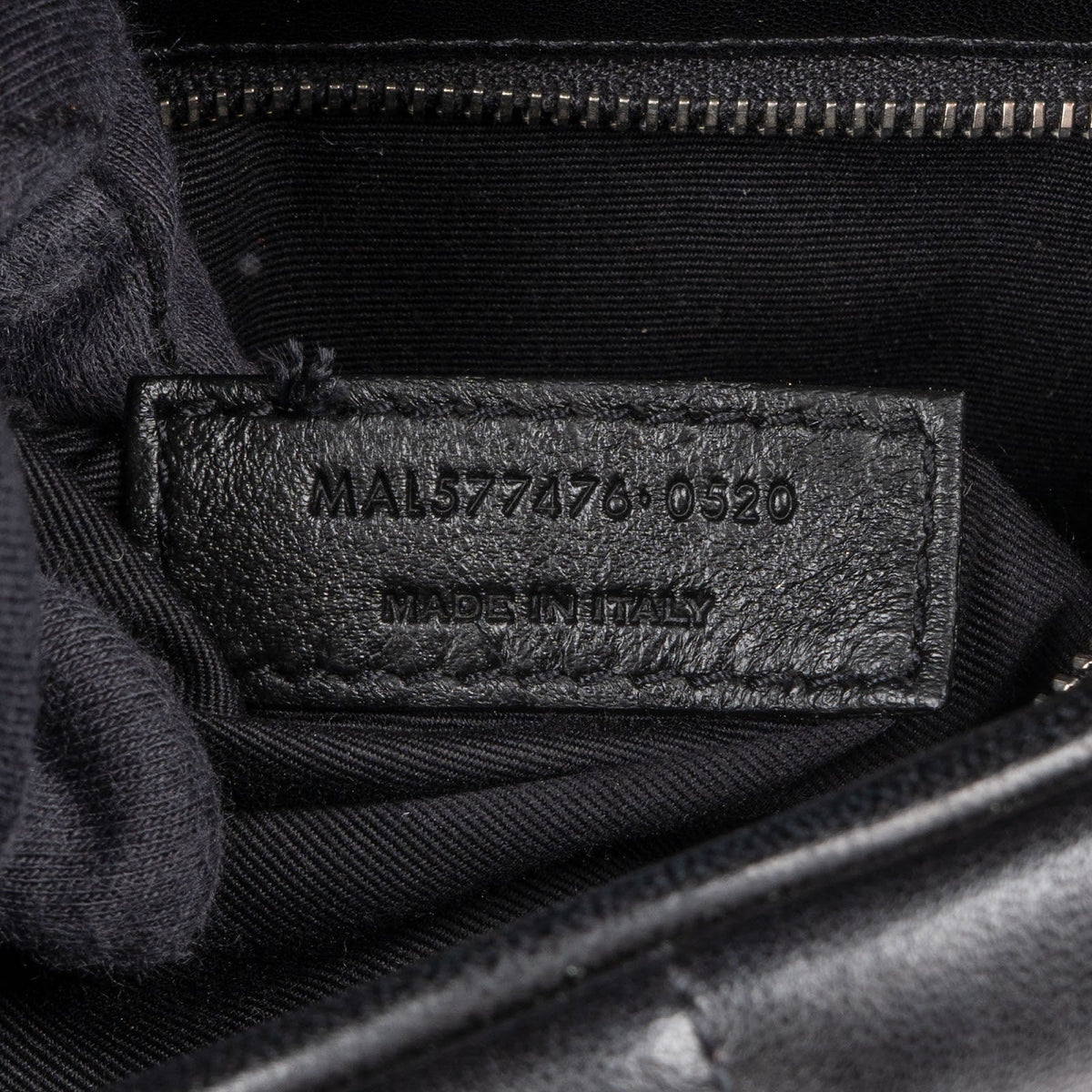 Yves Saint Laurent Loulou Puffer aus gestepptem Lammleder – Ansicht 13