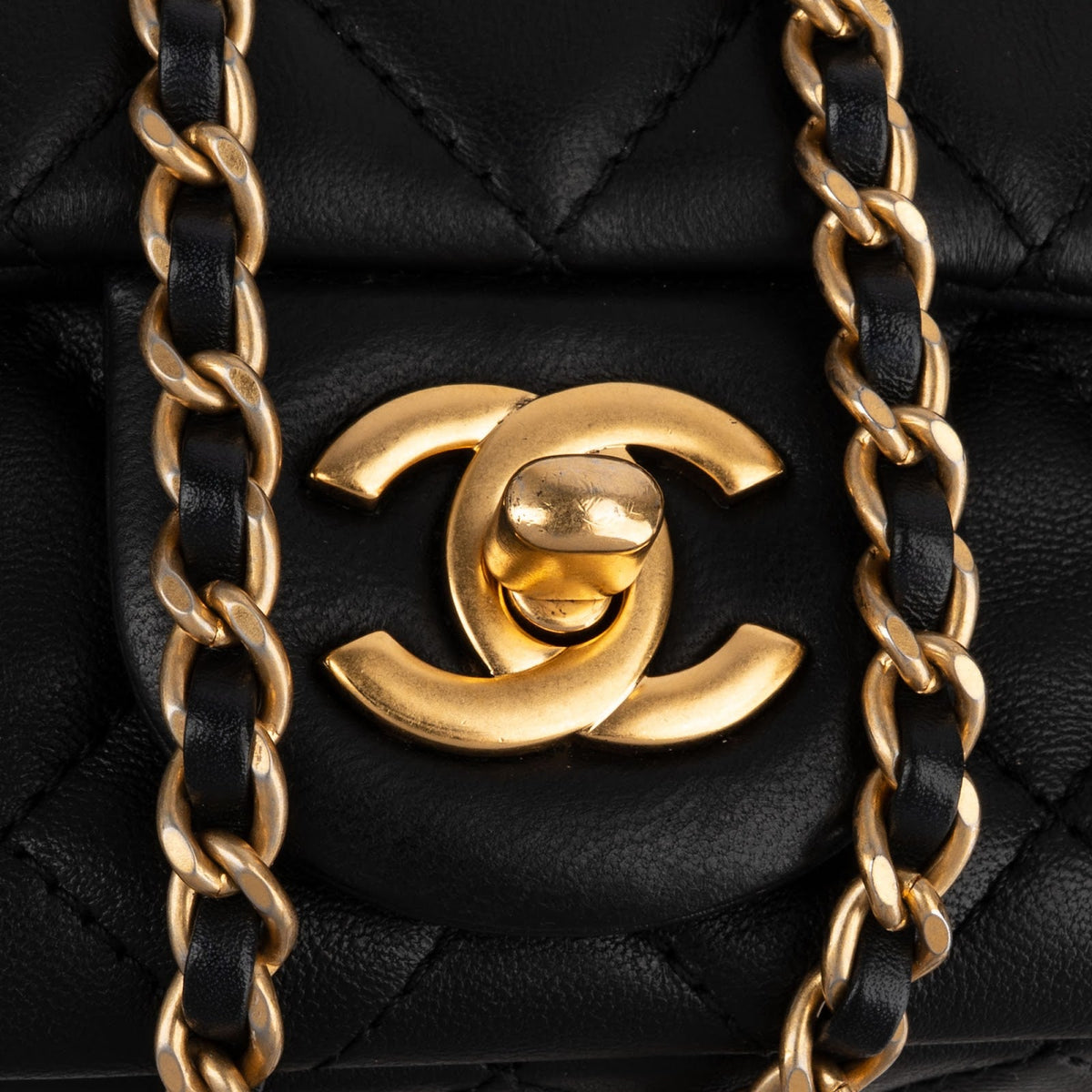 Borsa a tracolla Chanel Small Rectangular Single Flap in pelle di agnello trapuntata