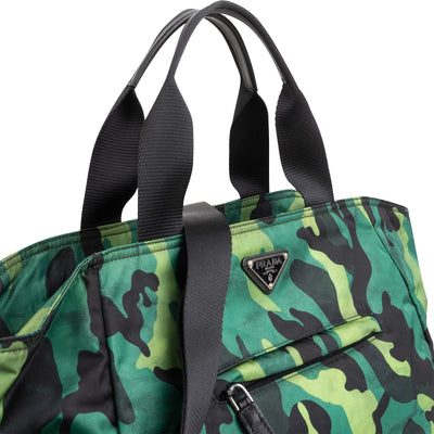 Bolso tote Prada Tessuto Nylon con estampado de camuflaje y logotipo triangular