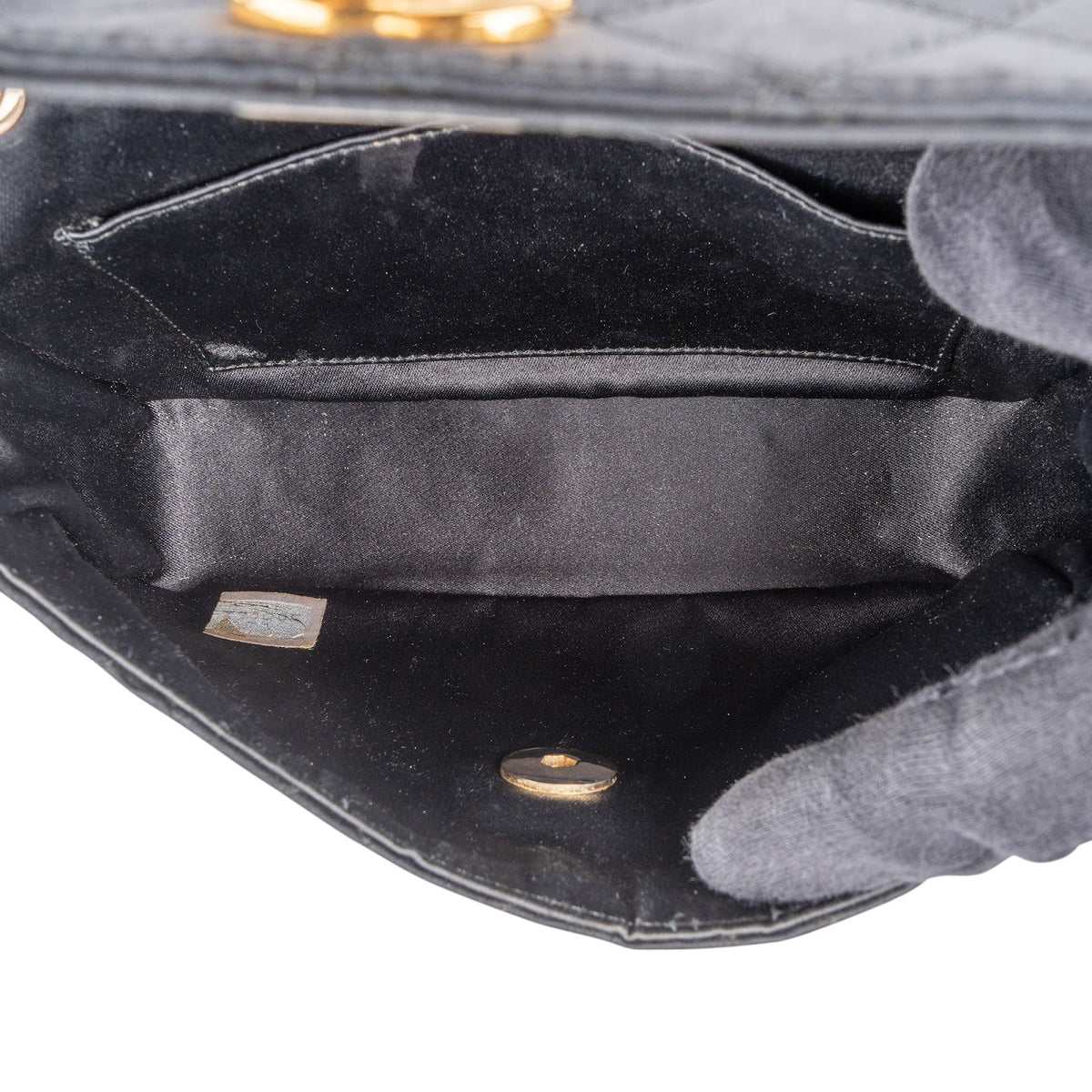 Chanel Mini Single Flap aus schwarzem Satin – Detailansicht 11