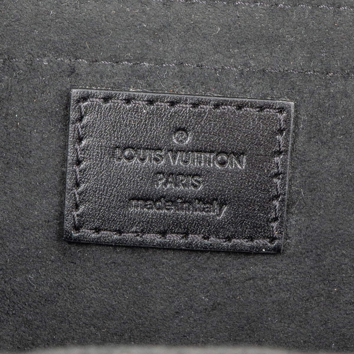 Bolso bandolera para gafas Louis Vuitton en lona Monogram y piel Epi negra