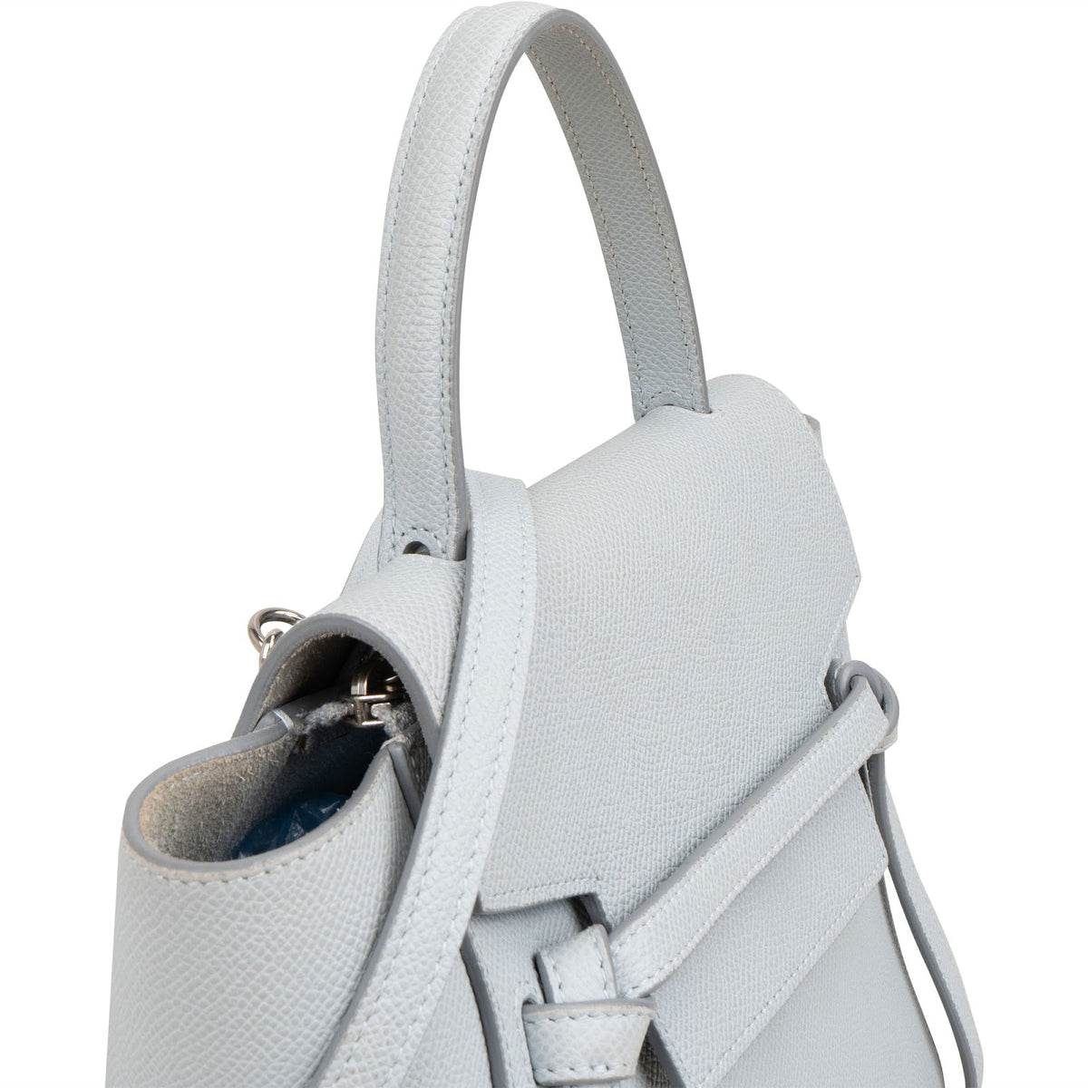 Borsa a mano Céline Nano Belt in pelle di vitello martellata azzurra
