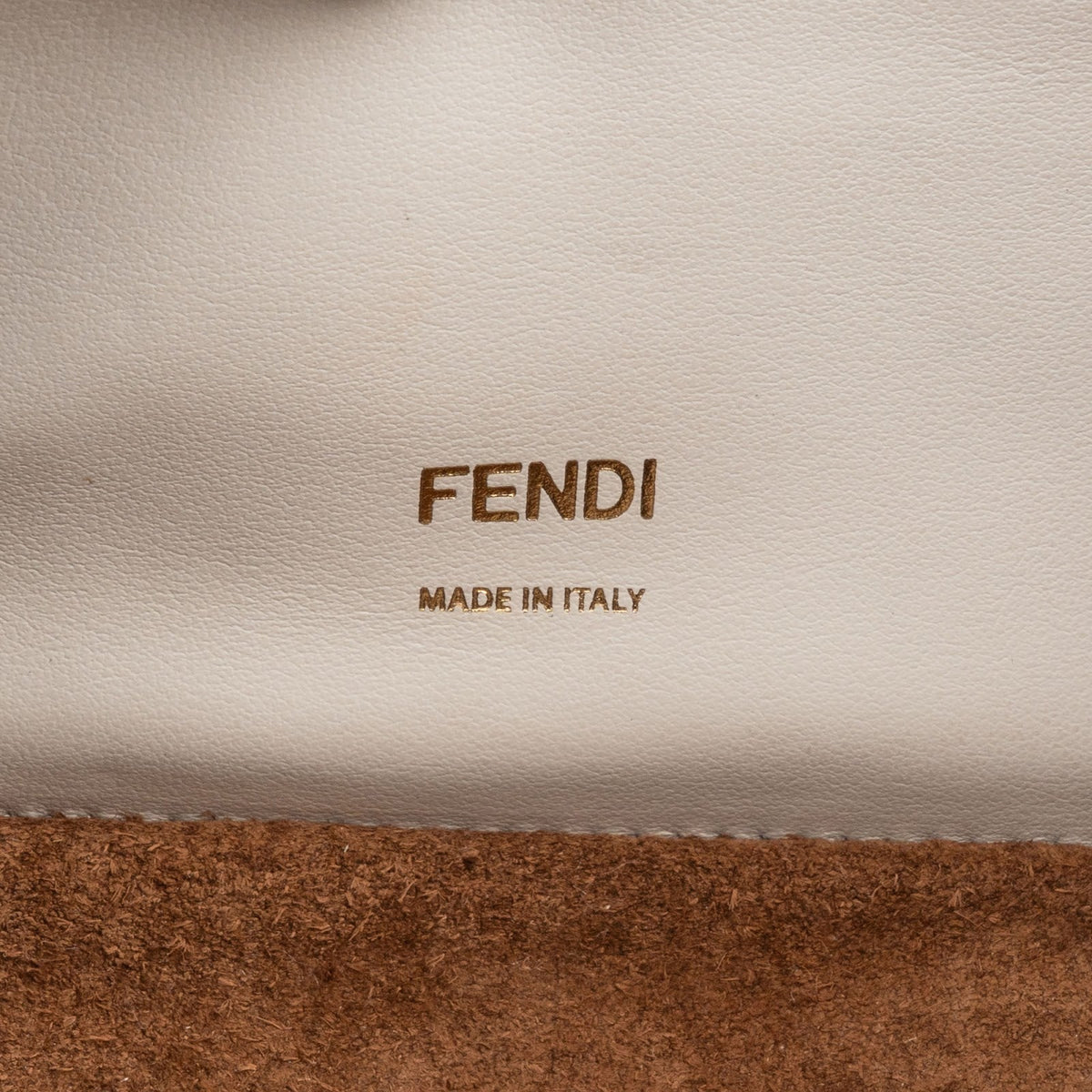 Fendi Kan U Flap aus weißem Lackleder – Ansicht 11