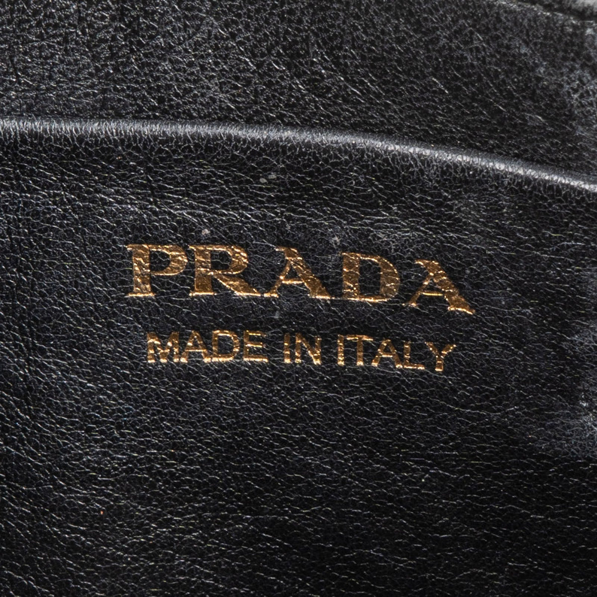 Sac à bandoulière Prada Triangle Arqué en cuir noir