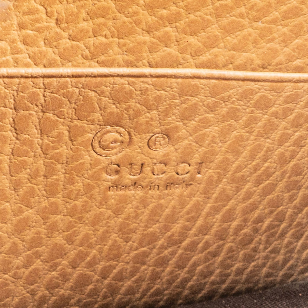 Gucci Interlocking GG Wallet On Chain aus genarbtem Kalbsleder – Ansicht 10
