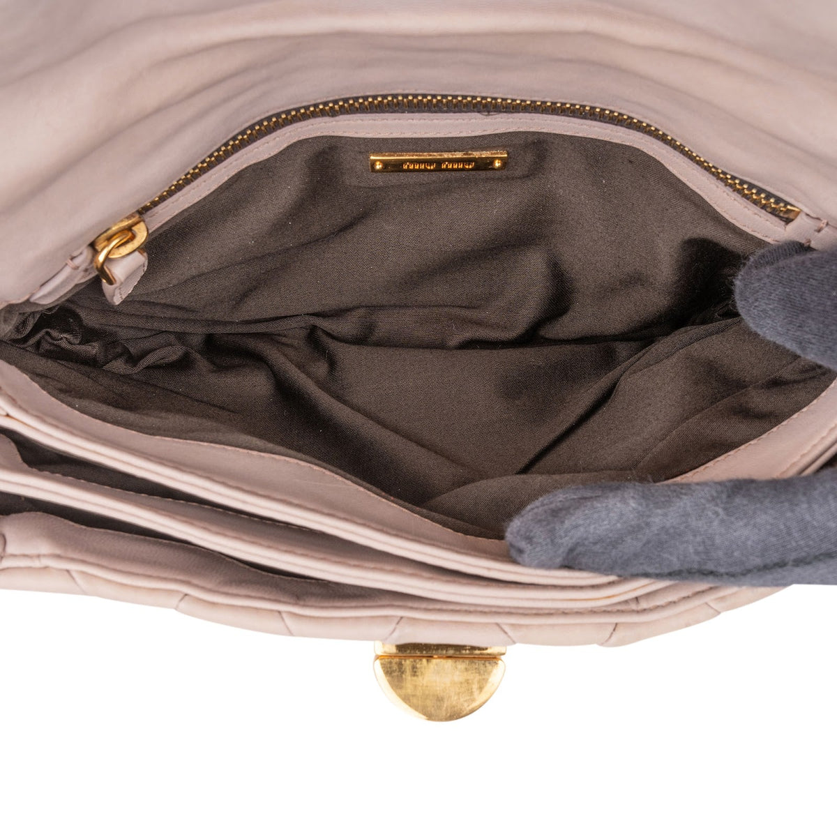 Miu Miu gewatteerde Nappa lederen met studs Turnlock schoudertas