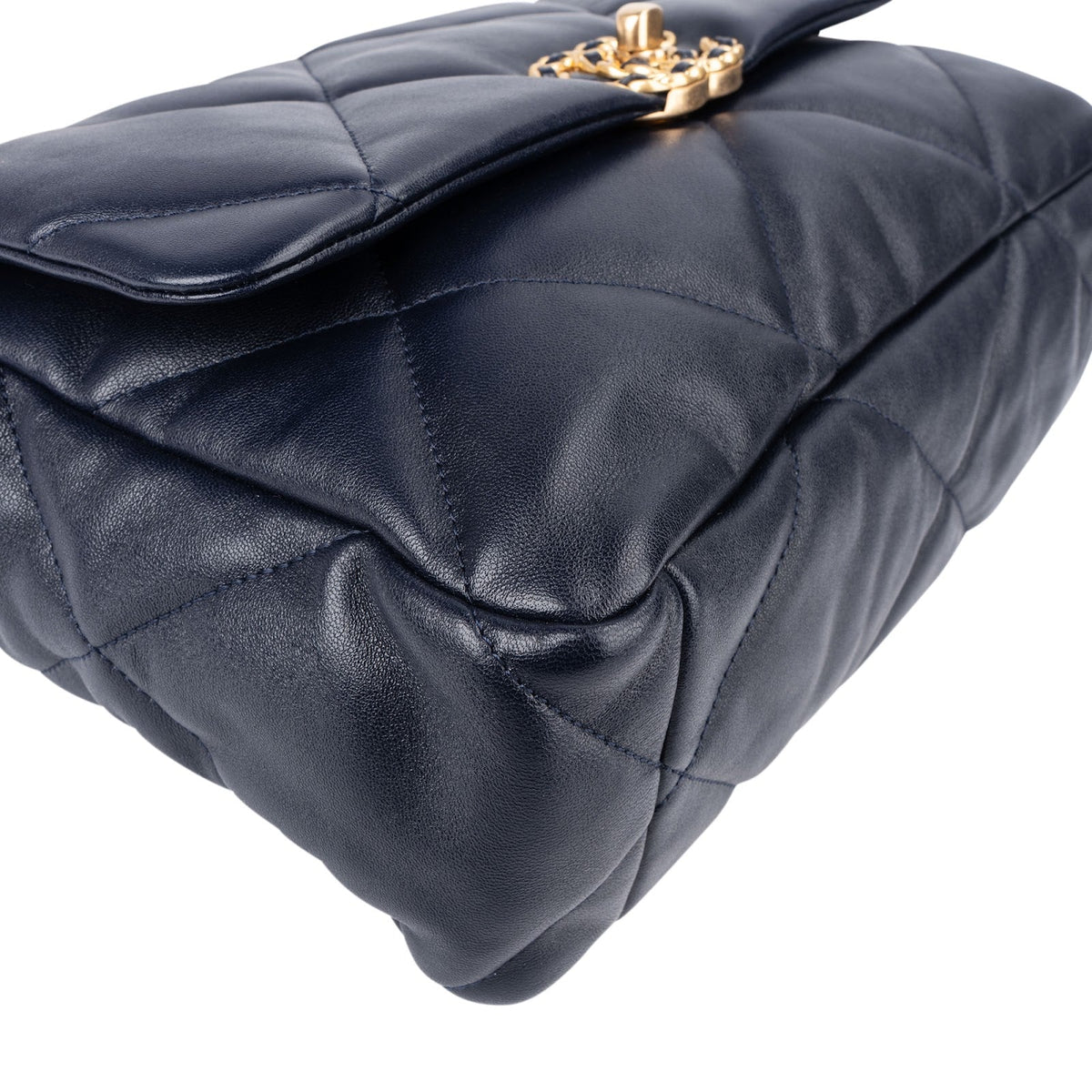 Grand sac bandoulière Chanel 19 en cuir d'agneau matelassé