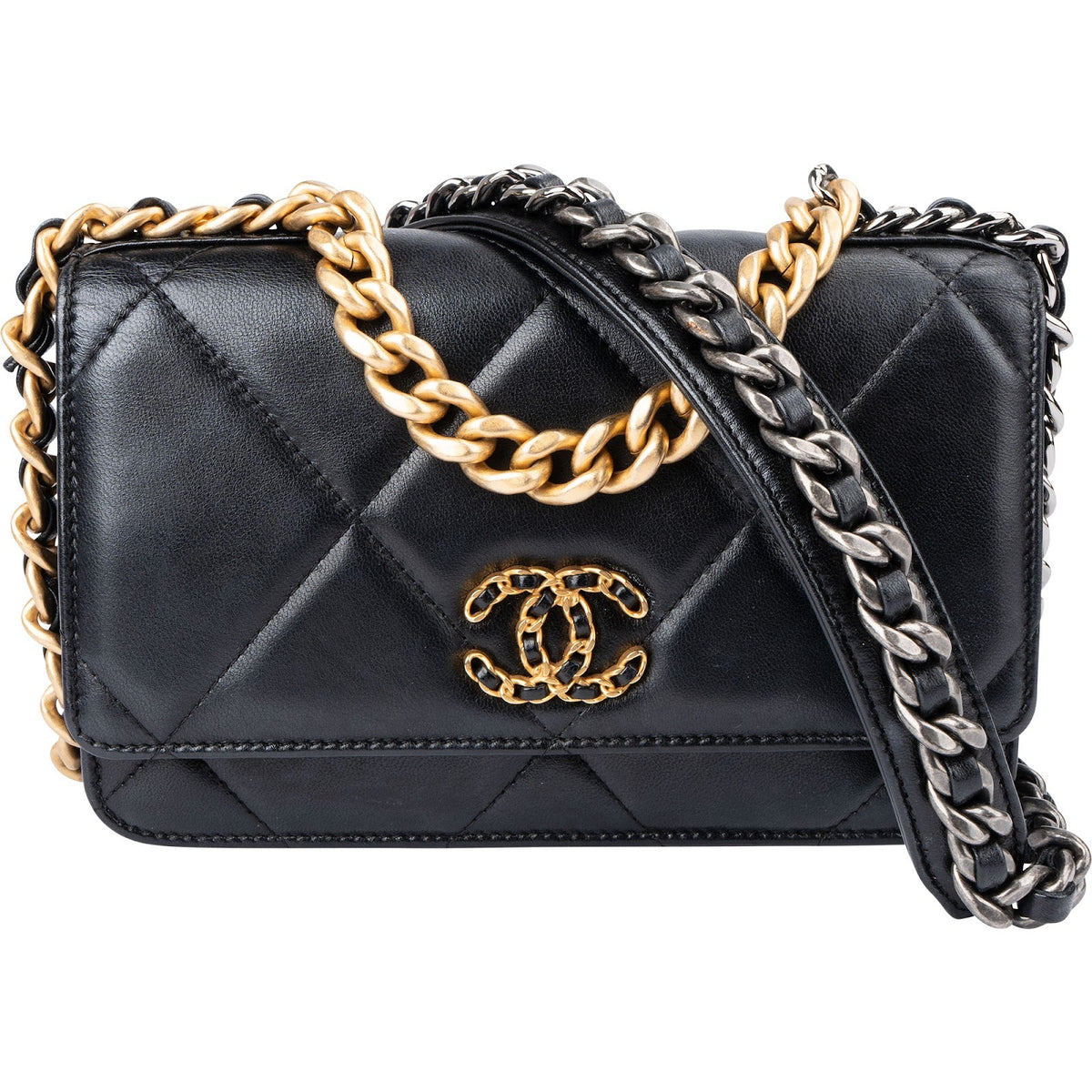 Sac bandoulière Chanel 19 en cuir d'agneau matelassé, modèle Wallet On Chain