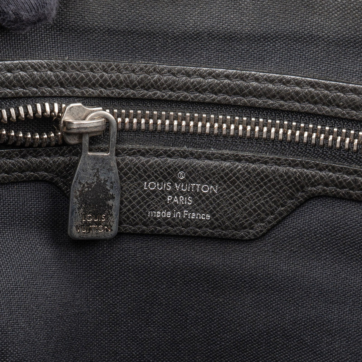 Louis Vuitton Roman MM Messenger aus Taiga-Leder – Ansicht 10