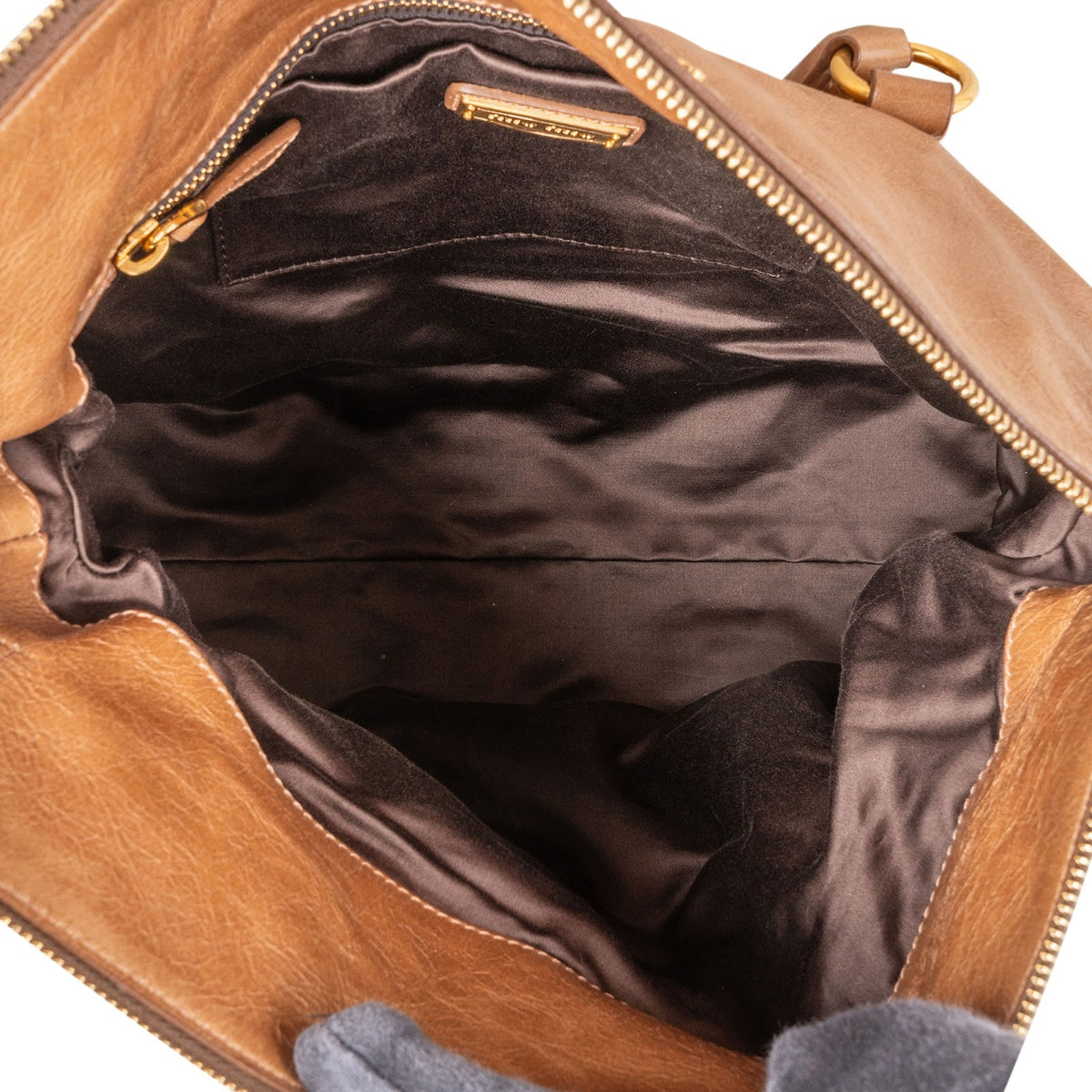 Miu Miu Braun Leder Vitello Lux Bow Schultertasche, Bild 8 von 10