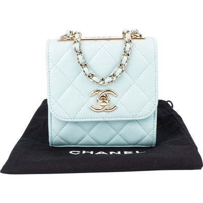 Borsa a tracolla Chanel Mini Top Bar in pelle di agnello trapuntata azzurro chiaro
