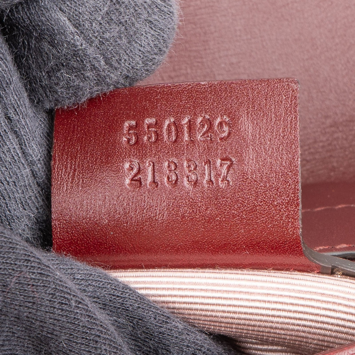 Bolso bandolera Gucci GG Arli pequeño en piel burdeos
