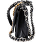 Sac bandoulière Chanel 19 en cuir d'agneau matelassé, modèle Wallet On Chain
