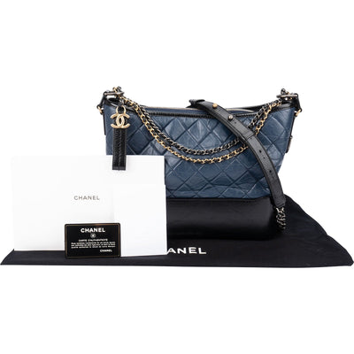 Sac bandoulière Gabrielle Hobo de Chanel en cuir de veau vieilli matelassé