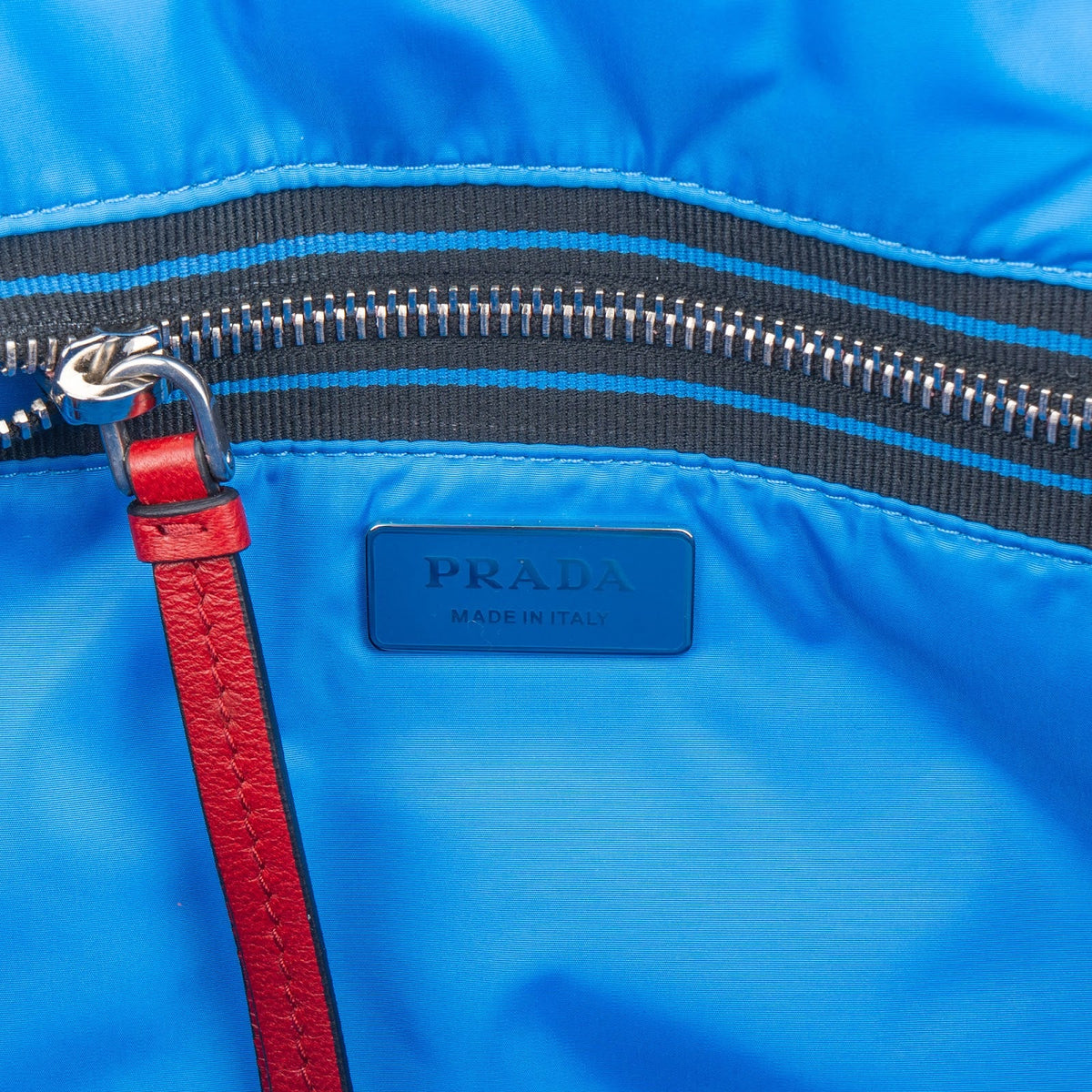 Borsa a spalla Prada in pelle di vitello morbida imbottita rossa