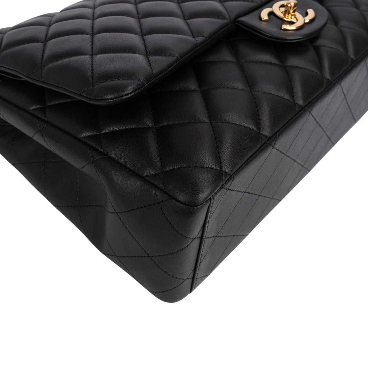 Bolso bandolera Chanel Maxi Double Flap de piel de cordero acolchada