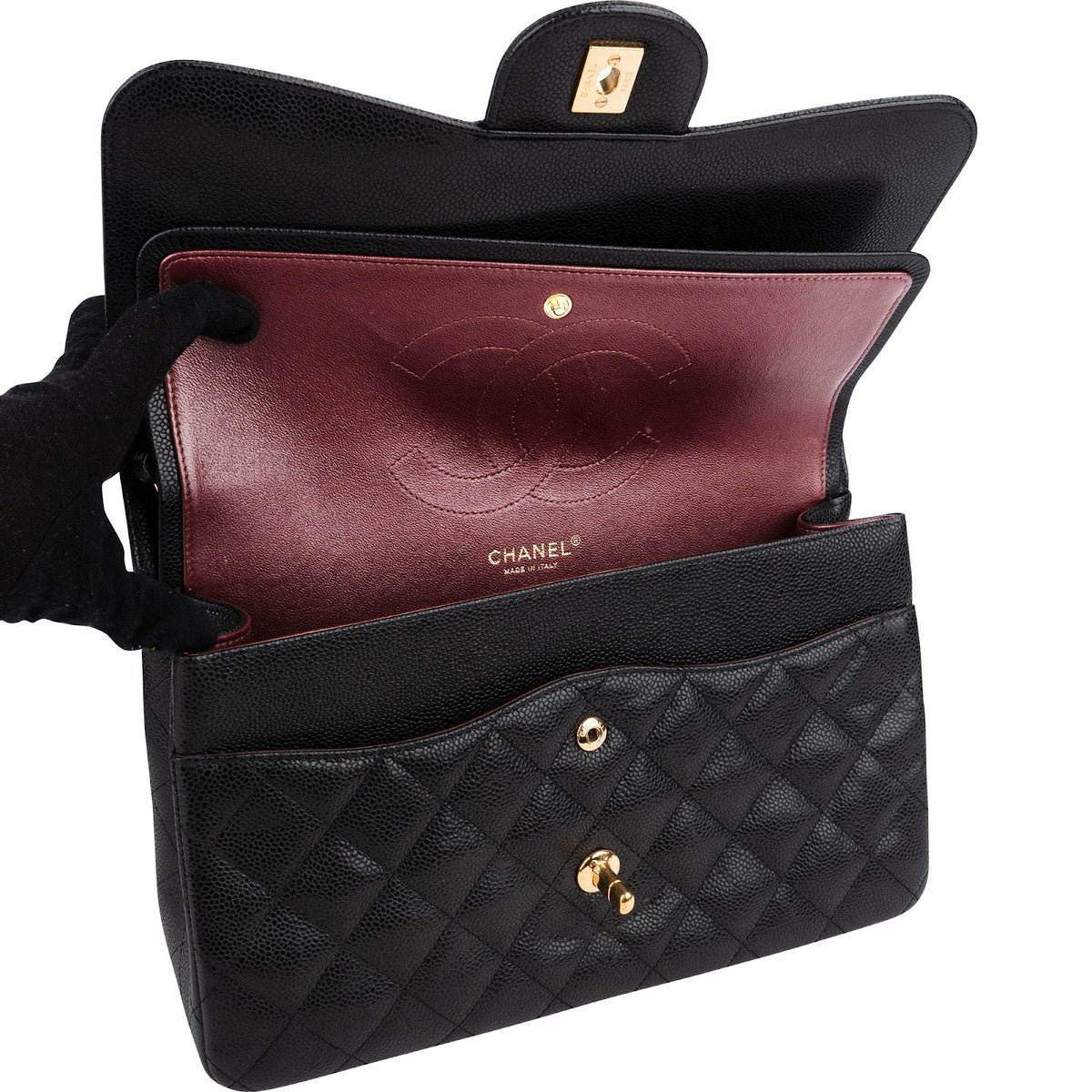Bolso bandolera Jumbo Double Flap de piel caviar acolchada de Chanel