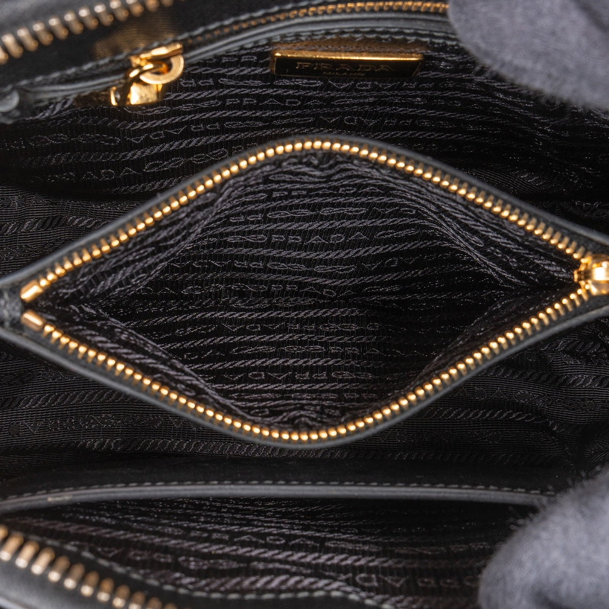 Bolso de mano Prada Promenade pequeño en piel Saffiano negra