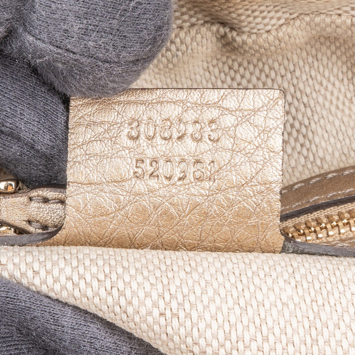 Bolso de hombro Gucci Soho GG en piel metalizada