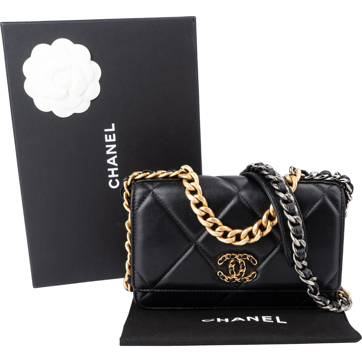 Bolso cruzado Chanel 19 Wallet On Chain de piel de cordero acolchada