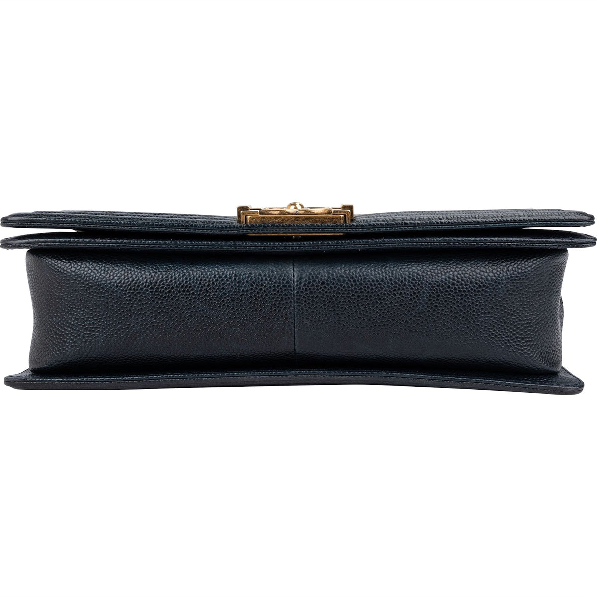 Sac à bandoulière Chanel Boy grand modèle à rabat simple en cuir caviar bleu marine matelassé