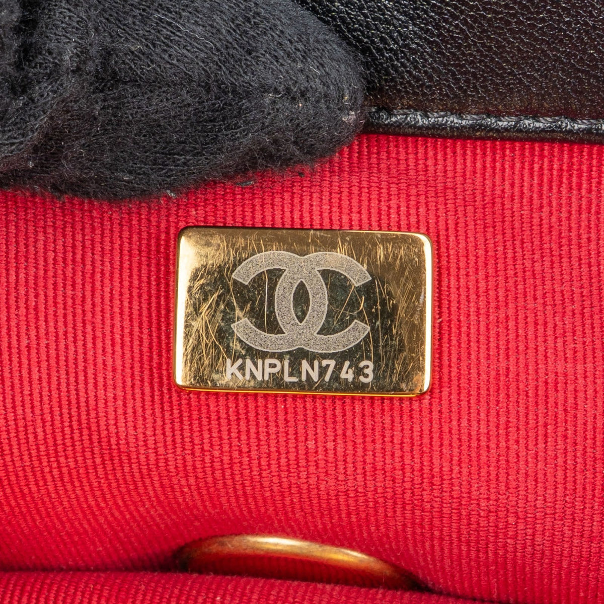Bolso bandolera Chanel 19 de piel de cordero acolchada con solapa sencilla