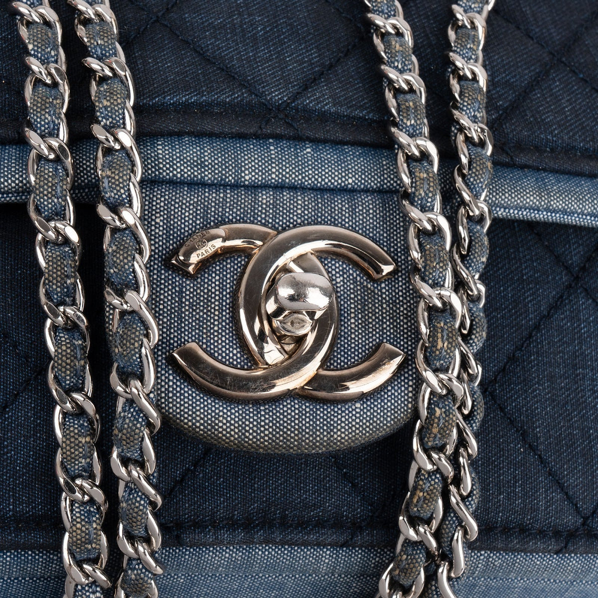 Borsa a tracolla Chanel Medium Single Flap in denim trapuntato