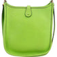 Bolso bandolera Hermès Evelyne PM de piel Clemence color verde