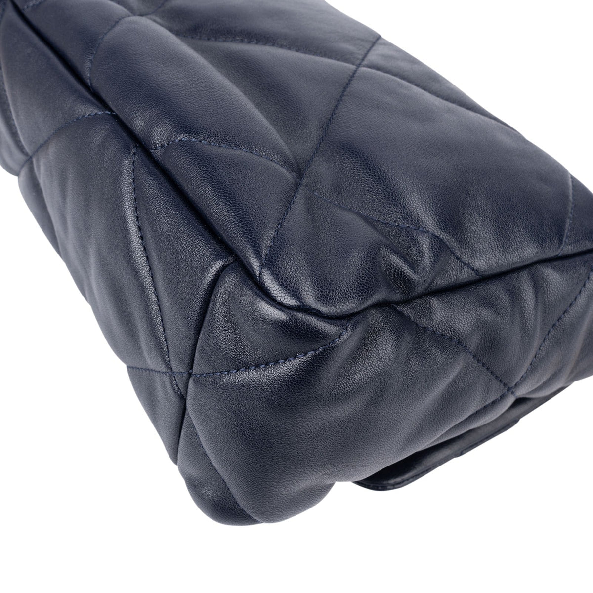 Grand sac bandoulière Chanel 19 en cuir d'agneau matelassé