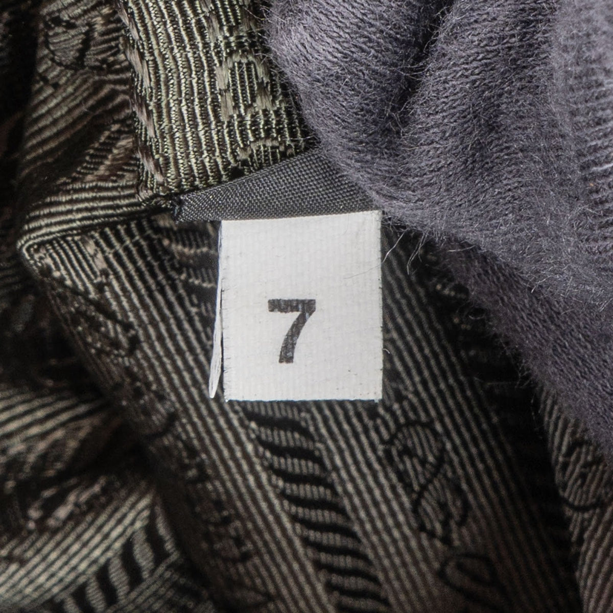 Prada Hobo aus Cervo-Antik-Leder mit Ziernähten – Ansicht 11