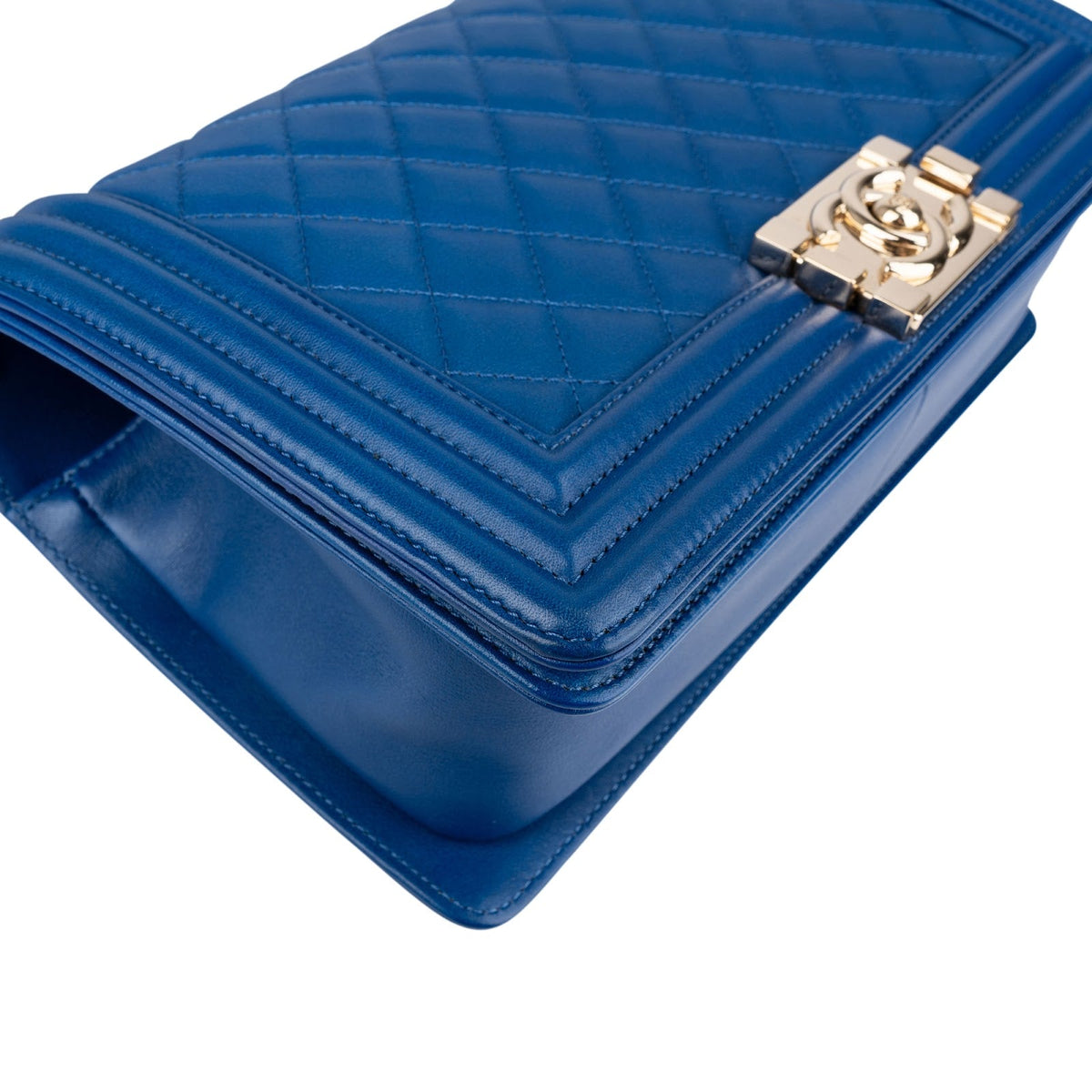 Chanel Boy Medium schoudertas van gewatteerd lamsleer met enkele flap