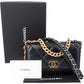 Sac bandoulière Chanel 19 en cuir d'agneau matelassé, modèle Wallet On Chain