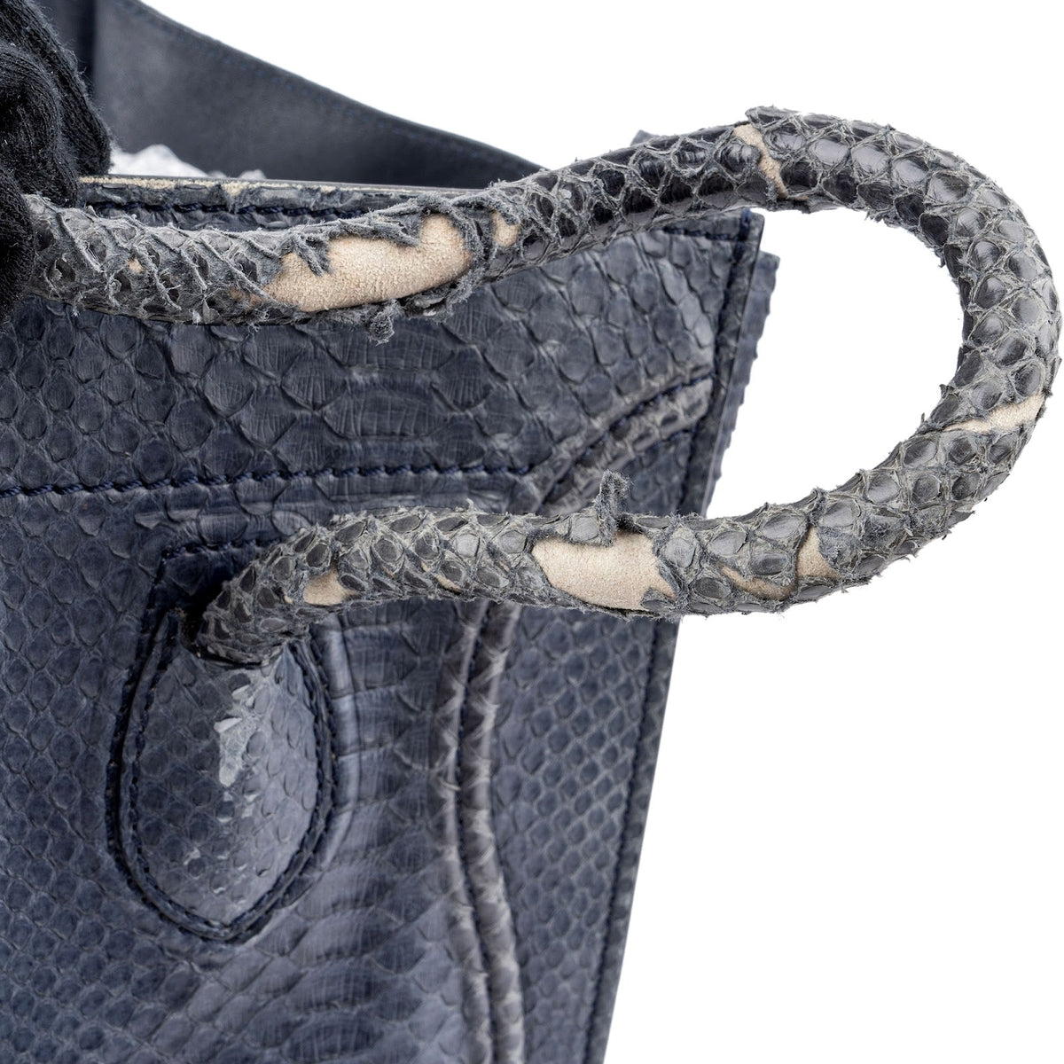 Celine Phantom aus blauem Pythonleder – Detailansicht 8