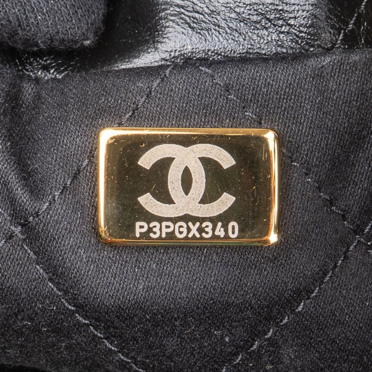Bolso bandolera Chanel 22 con cordón en piel de cordero acolchada