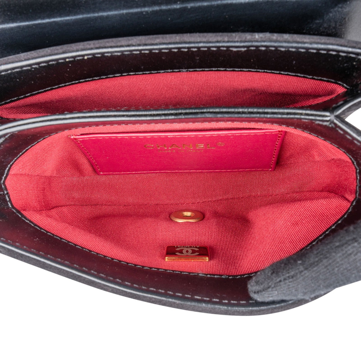 Borsa a tracolla Chanel in pelle di agnello trapuntata con pattina e logo CC