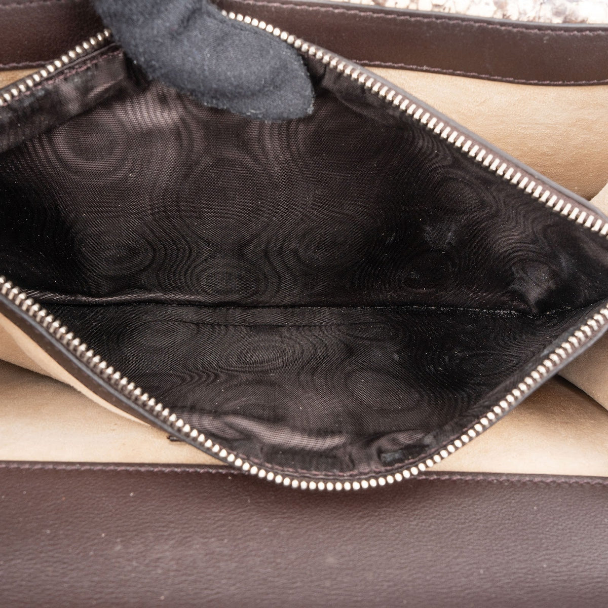 Bolso de hombro y bandolera Dionysus de lona GG Supreme con monograma y bordados de edición limitada de Gucci