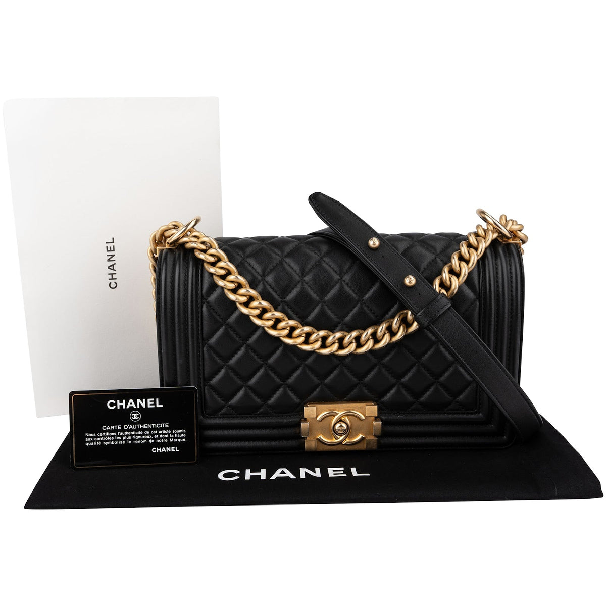 Sac bandoulière Boy de Chanel moyen modèle en cuir d'agneau matelassé