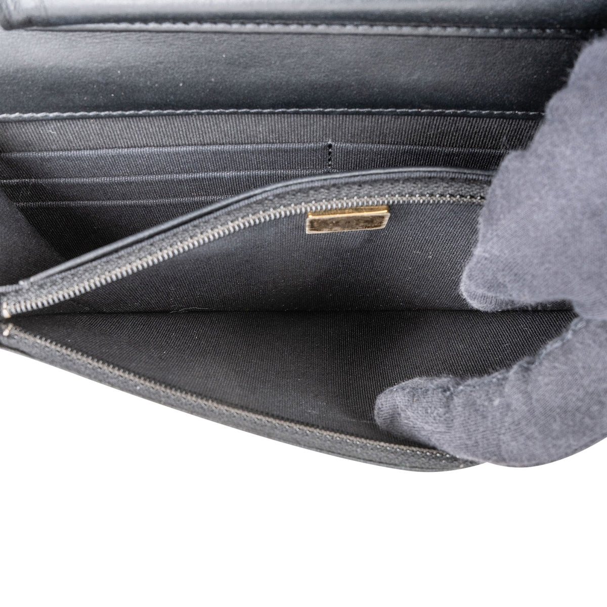 Sac bandoulière Chanel Boy Wallet on Chain en cuir caviar matelassé