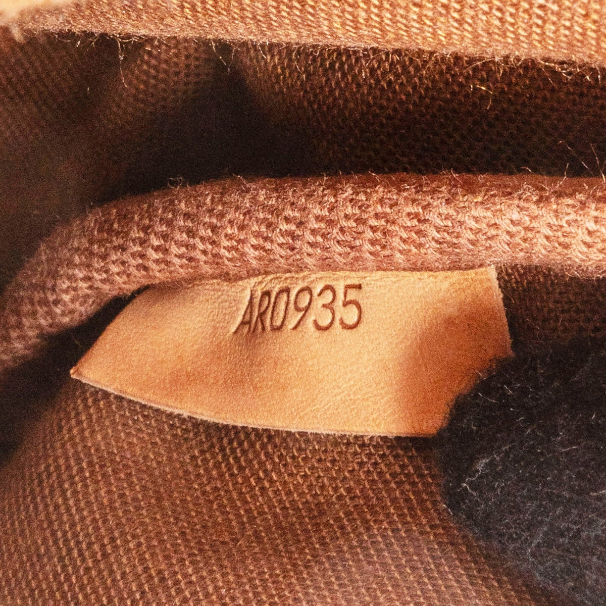 Bolso bandolera Louis Vuitton Monogram Canvas Saumur 30