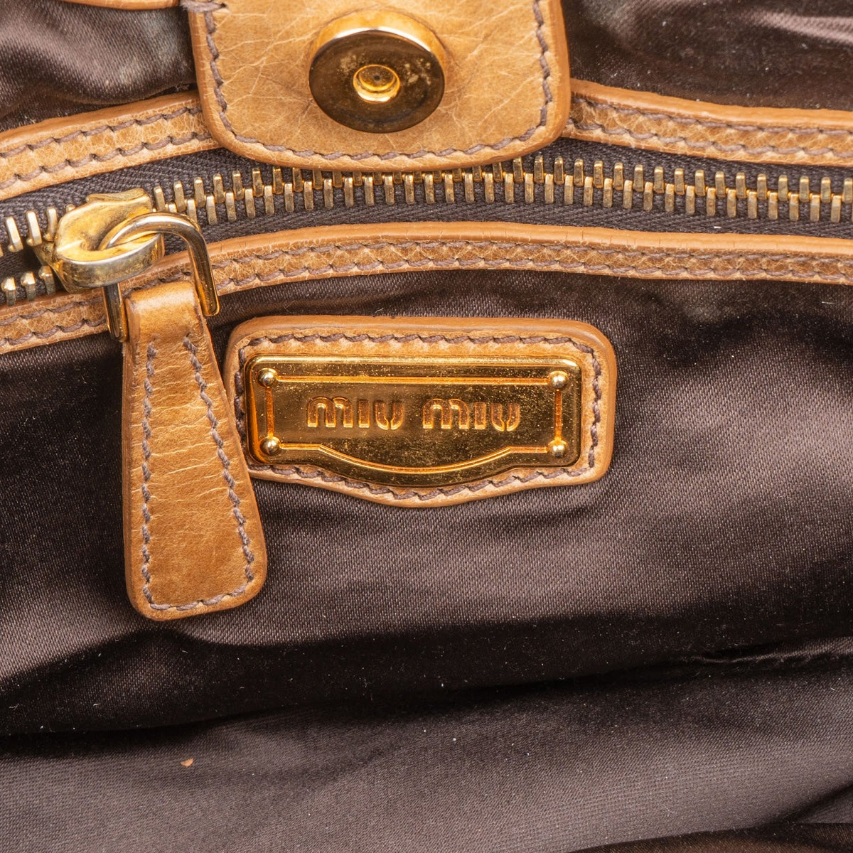 Miu Miu Hobo aus beigem Vitello-Lux-Leder – Ansicht 11